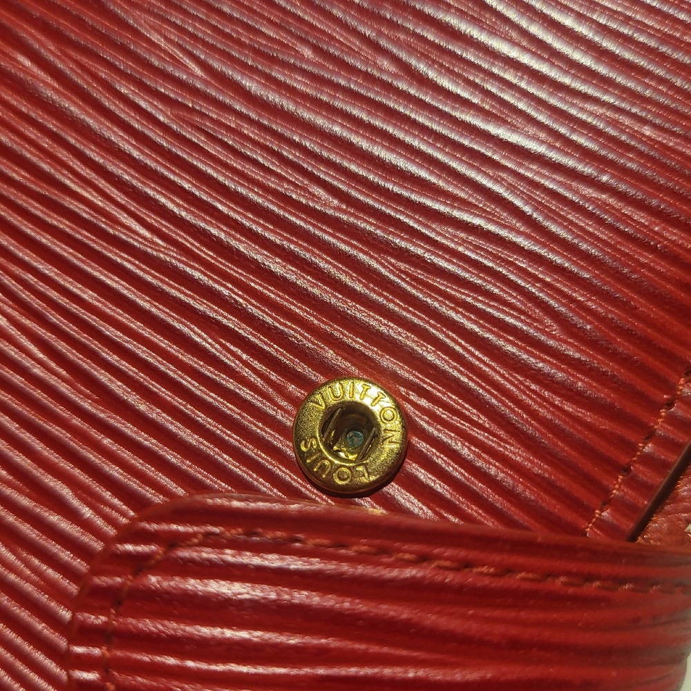 🔥SOLD🔥LOUIS🌻VUITTON EUC Epi Bifold Passport Agenda - Picture 11 of 16
